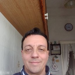 Roberto, 49, 