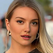 Alina, 20 , 