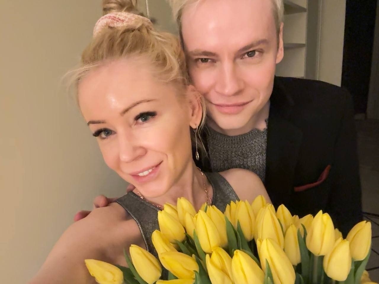 Shaman рассказал, что Екатeрина для нeго просто «находка», потому что 200 днeй в году он проводит в ...