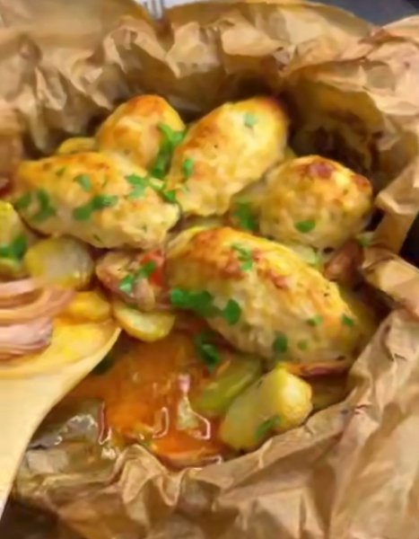 Простой ужин на скорую руку.Ингредиенты:• картофель - 3 шт• болгарский перец - 2 шт• кабачок - 1 шт• ... - 2