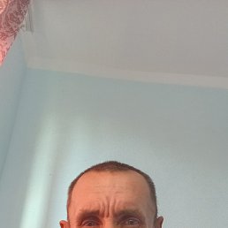 Edik, 49, 