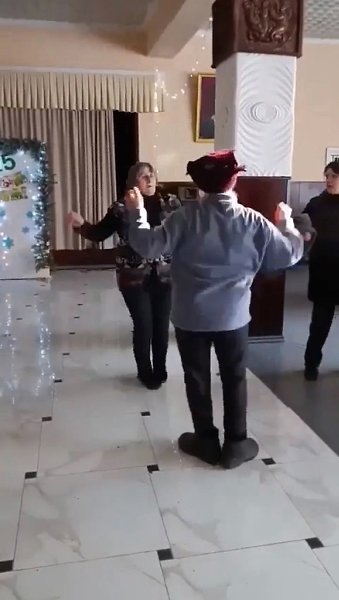 Кайфуйте пока молодые, танцуйте пока живы. Возраст только в нашей голове