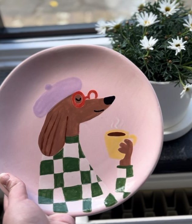 Керамика с ручной росписью — это всегда про уют и индивидуальность. Такая тарелка с наивным рисунком ... - 4