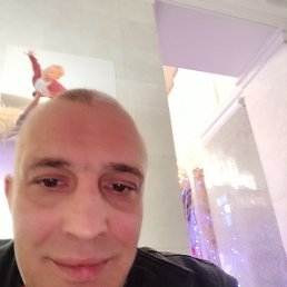 Ruslan, 42, 