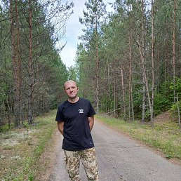 Aleksandr, 43, 