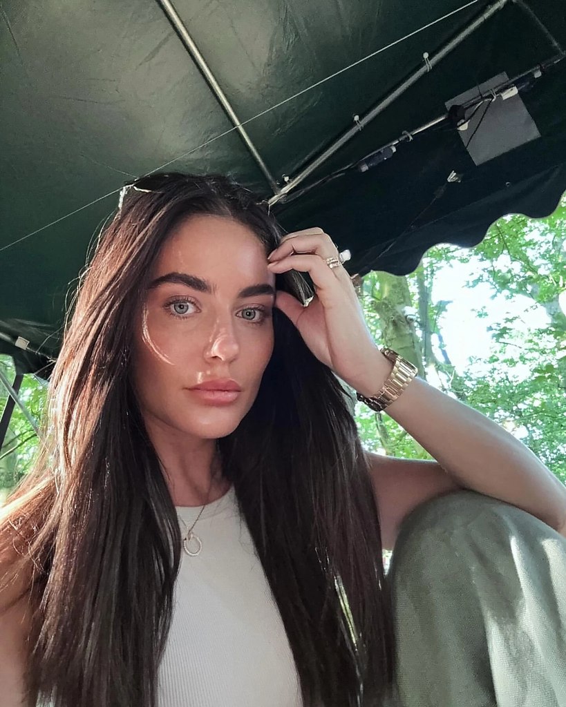 Ферн – жена Харри Магуайра. Знакомы с самого детства, вместе с тех времен, когда защитник только ... - 3