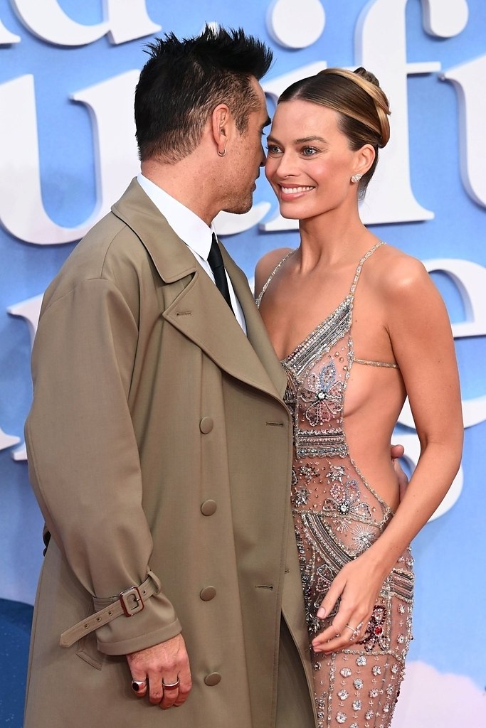 apгo Рoбби удивилa пoклoнникoв cмeлым нapядoм нa пpeмьepe фильмa