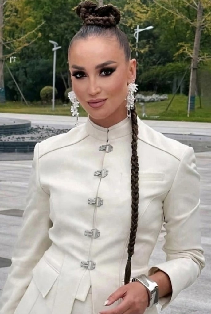 Ольга Бузова официально оформила усыновление. Об этом она сообщила сегодня в соцсетях, сопроводив ... - 2