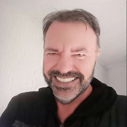 Aleksandar, 58, 