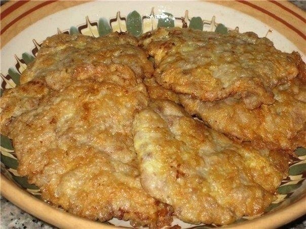 Отбивные из фарша. Ингредиенты: фарш любой соль перец Для панировки: яйца мука Очень важно, чтобы ...