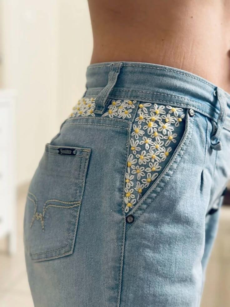 Мини-вышивка на джинсовых вещах — простой способ добавить индивидуальности в базовый гардероб. ... - 4
