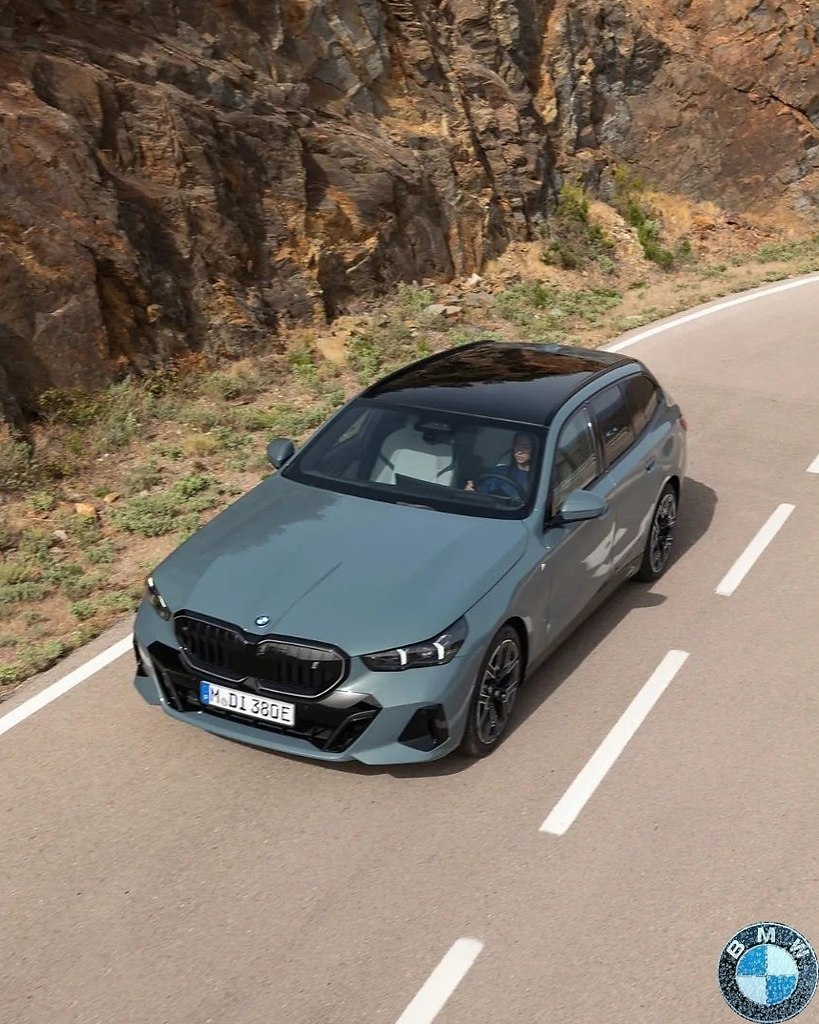  o  BMW i5 ouring. a 100% epeca.