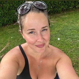 Emily, 43, 