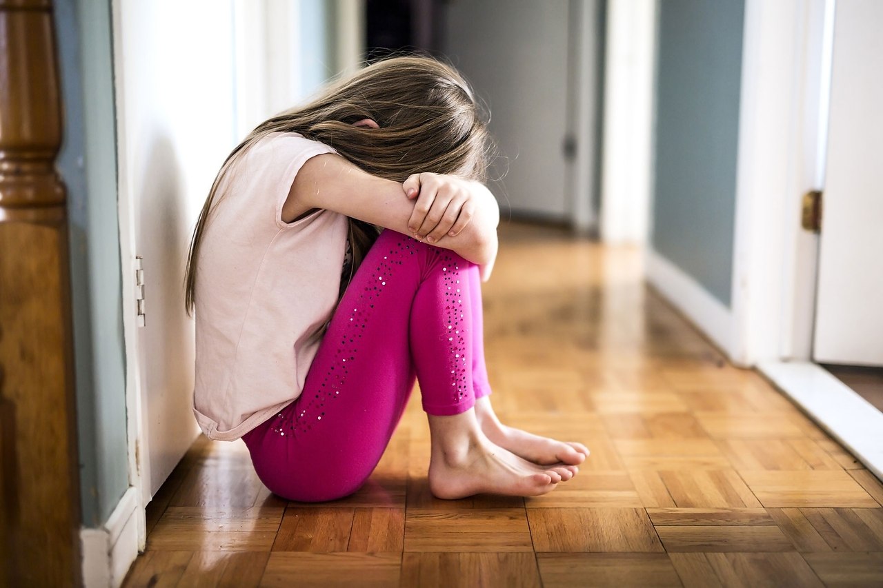 5 опасных сигналов для родителей, что ребенку срочно нужна помощь: • Он не слушается, включает ...