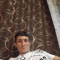 Alek, 40, 