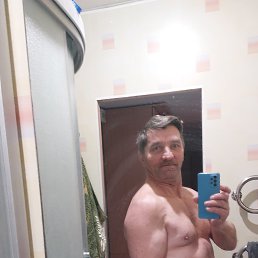 Leon, 57, 