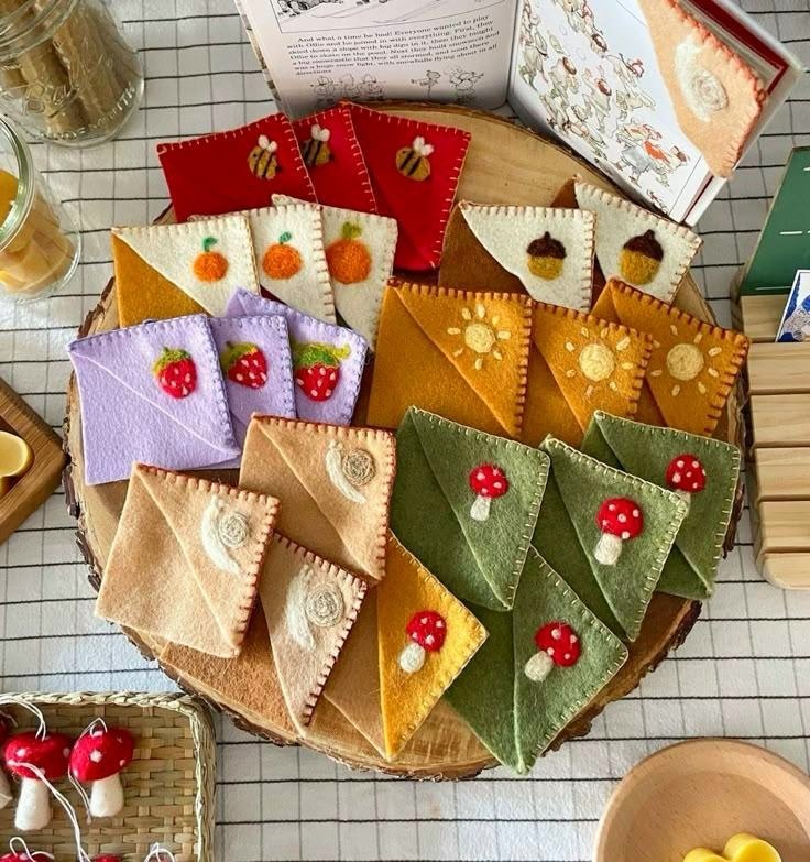 Закладки, которые хочется забрать с собой в сказку. Текстильные, фетровые и вышитые — эти крохотные ... - 6