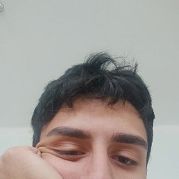 Mikhail, 18, 