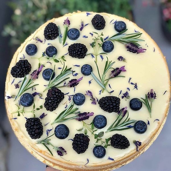 Каждый из этих тортов — словно ожившая картина, написанная природой и руками мастера. В них ... - 5