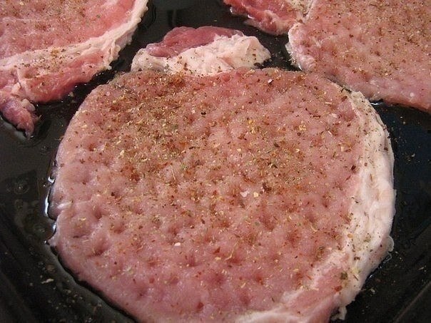 Мясо по-купечески (с грибами). Ингредиенты: В данном случае использовалось:  -Свинина (карбонат) - 4 ... - 2