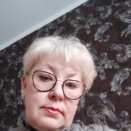 Elena, 59, 