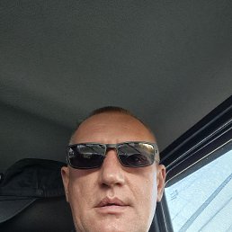 Oleg, 45, 