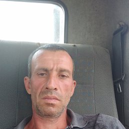 Artur, 44 , 