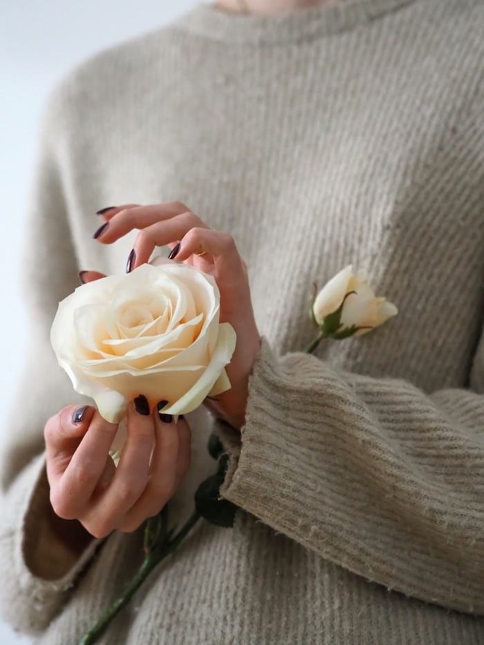 Кому - то мелочь дашь-навек запомнит, кому - то жизнь отдашь, а он и не поймет.....