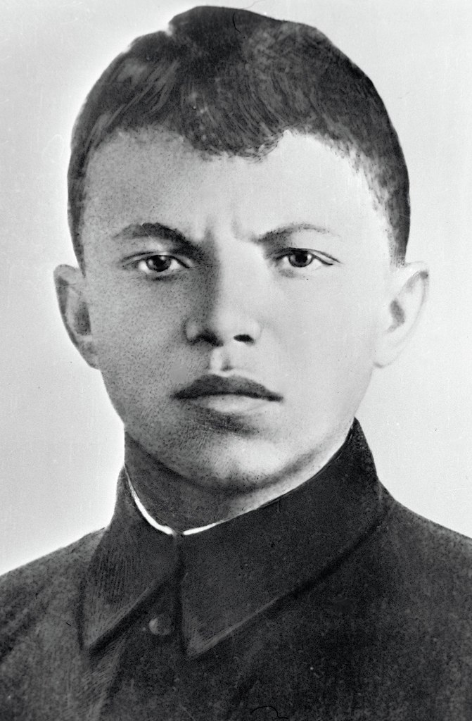 19 июня 1943 года Указом Президиума Верховного Совета СССР гвардии рядовому А. М. Матросову ...