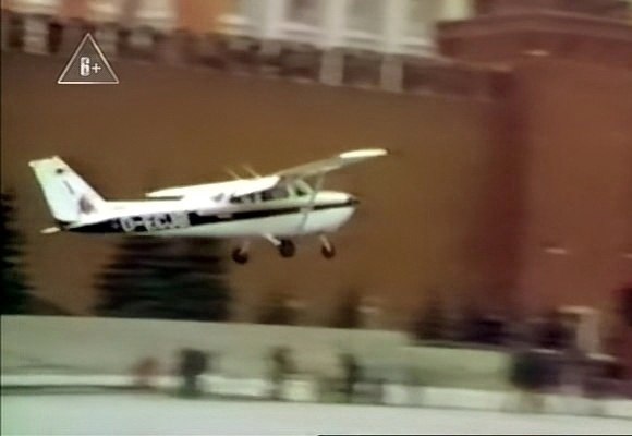 28 мая 1987 г. на Красной площади в Москве приземлился самолёт гражданина ФРГ Матиаса Руста. В День ... - 6