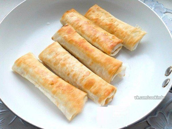 Лаваш, жареный с сыром. .Ингредиенты:  лаваш тонкий - 2 шт.  сыр