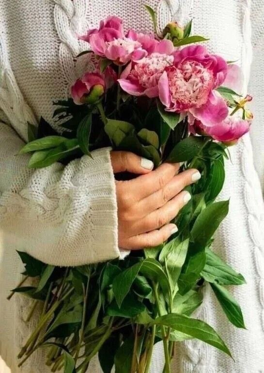 Её нельзя потрогать, её нельзя увидеть, Но в каждом человеке душа своя живёт . Её легко поранить, её ...
