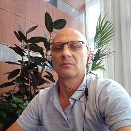 Oleg, 44, 