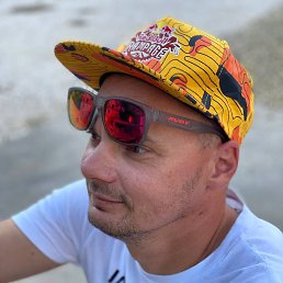 Akos, 42, 