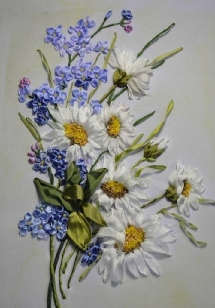 Ромашки — это символ простоты, нежности и естественной красоты. Их узнаваемая форма, светлые ... - 7