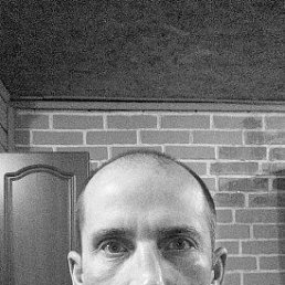 Maksim, 40, 