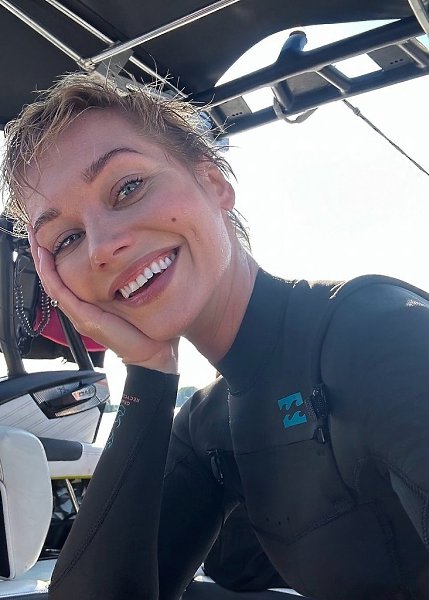 Кристина Асмус, наконец, нарушила молчание и объяснила своё отсутствие в социальных сетях, ... - 3