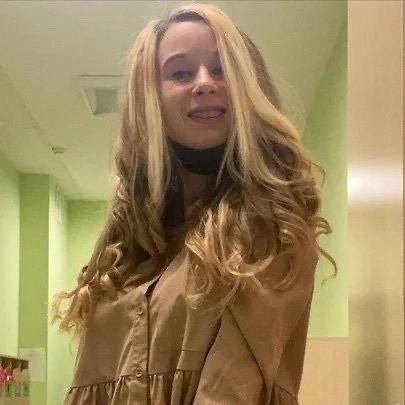 На Украине, в Черкасах молодая учительница делала минет своему 18-летнему студенту и записывала это ...