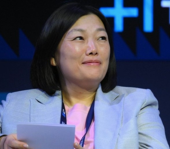 Единственной россиянкой в рейтинге Forbes стала Ким, занявшая 18-е место с состоянием в $4,6 млрд. ... - 2