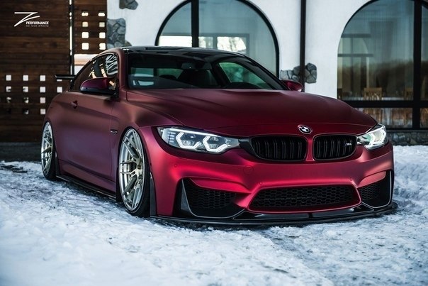 BMW M4 on air