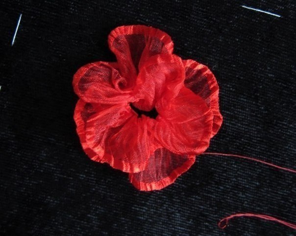 Вышиваем лентами маки. - 5