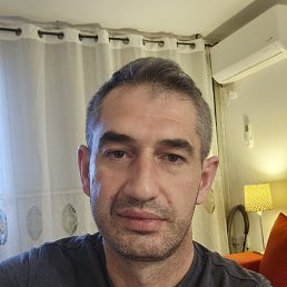 Zaza, 40, 