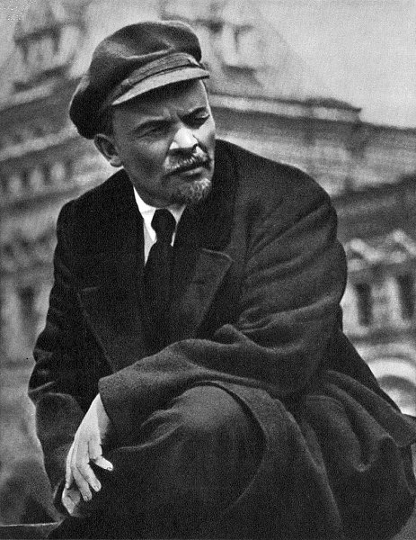4 мая 1917 г. В. И. Ленин: "Дело в классе, а не в лицах... Никакая смена лиц ничего изменить не ...