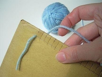 Ткацкий станок из картона и вилки - 6