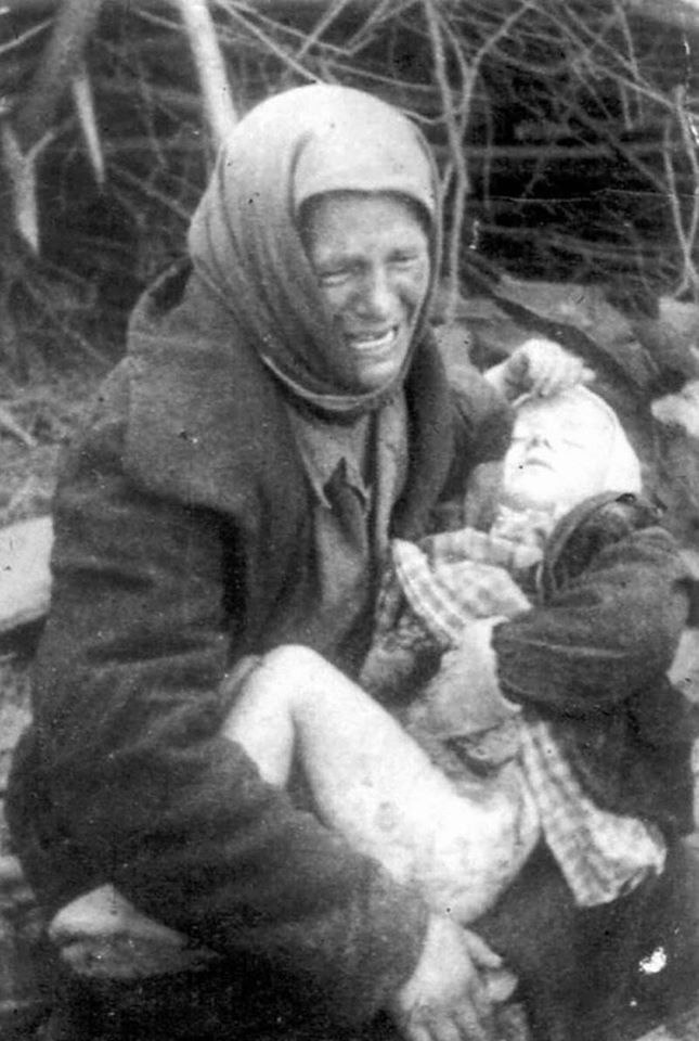 История одной.военной фотографии......Эта старая, сжимающая сердце фотография довольно известна. Её ...
