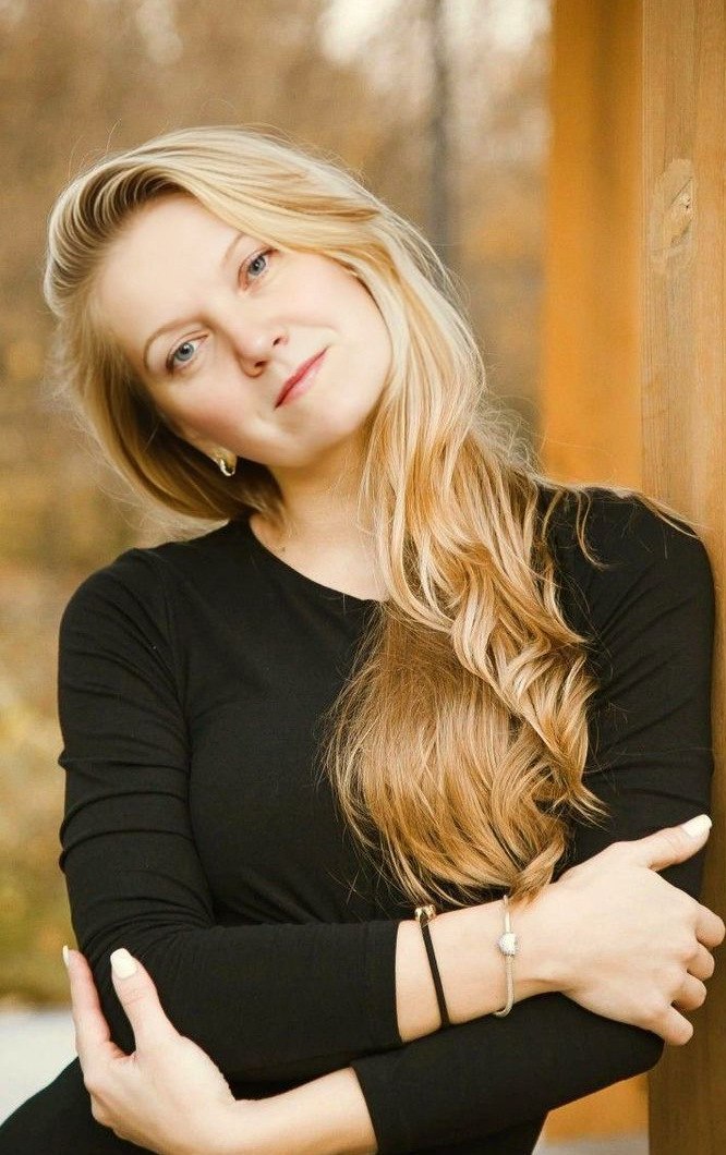 Холодает…на улице осень….Вы ведите себя теплее...И дурацкую гордость отбросив...Нежность вы повяжите ...