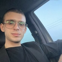 Alexei, 20, 