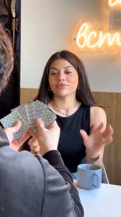 Довольно странный фокус для первого свидания...