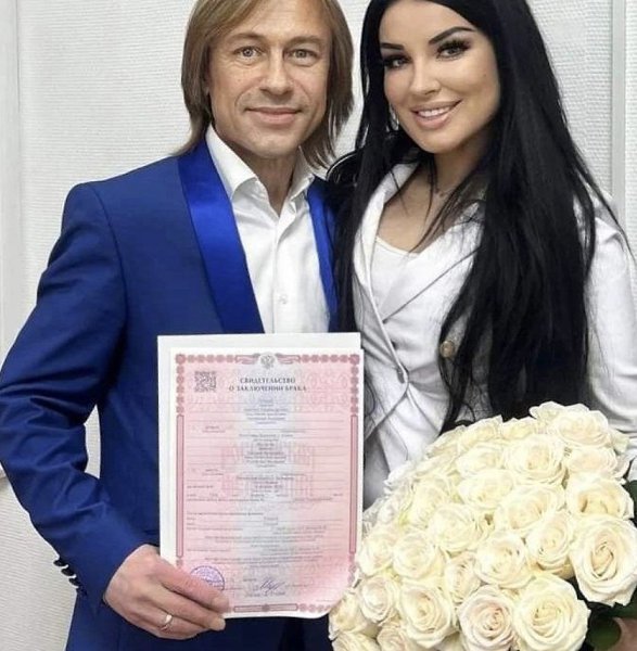 Вдова Пьера Нарцисса вышла замуж за композитора Евгения Шахрая на пышной свадьбе. Российский певец ... - 3