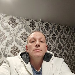 Aleksandr, 41, 